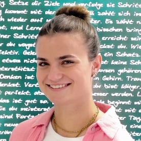 Carolin St. gibt Nachhilfeunterricht für Deutsch, Mathematik und Englisch