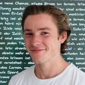 Lorenz gibt Nachhilfe in Latein und für die Grundschüler