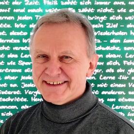 Udo Sch. gibt Nachhilfeunterricht für Deutsch, Mathematik und Englisch