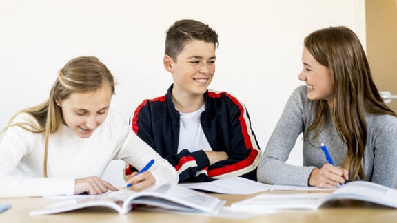 Kinder lernen bei der Schülerhilfe 